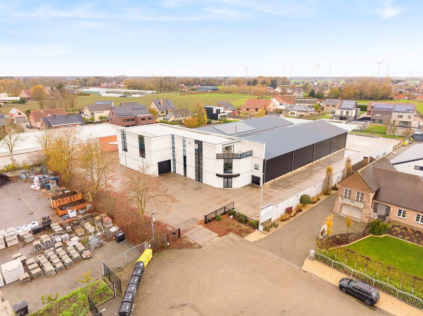 TE KOOP te RETIE | Multifunctioneel gebouw bestaande uit: 1. Grond ca. 7.500m² - Hal ca 2.000 m² - Overdekte opslag ca 500 m² - kantoor/toonzaal ca 30