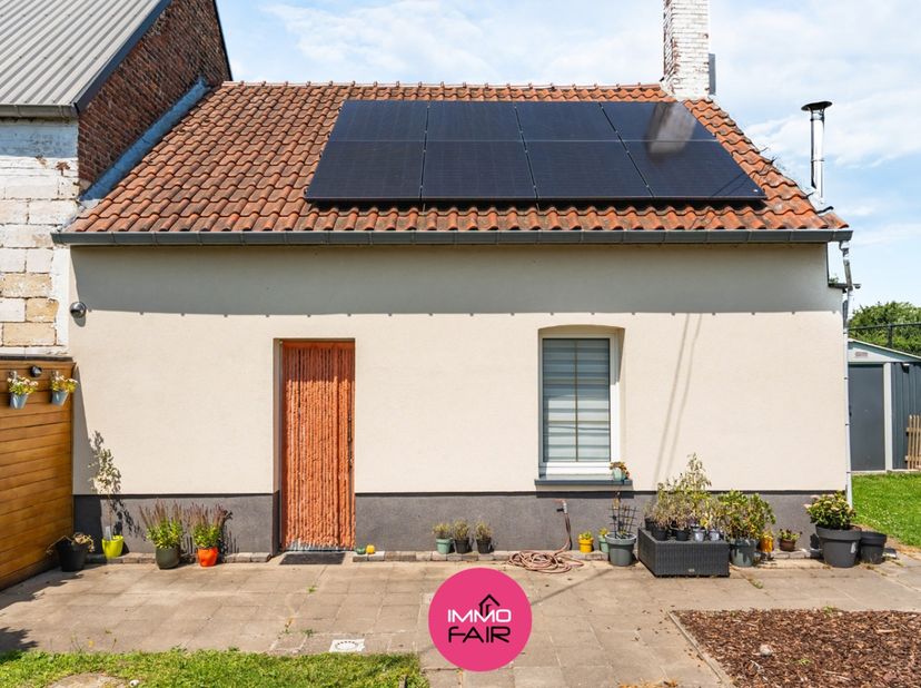 Knusse woning met zicht op de achterliggende velden<br />
<br />
Deze deels gerenoveerde woning is gelegen in Lafelt, een landelijke deelgemeente van