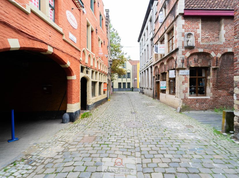 Rustig gelegen trapgevelwoning met historische charme!&amp;nbsp;Gelegen in een van de meest charmante en begeerde wijken van de stad, het Patershol.&amp;nbsp;