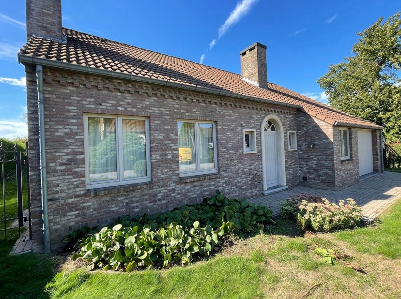 Huis te koop in Aalsterweg 37,
                    3800 Sint-Truiden