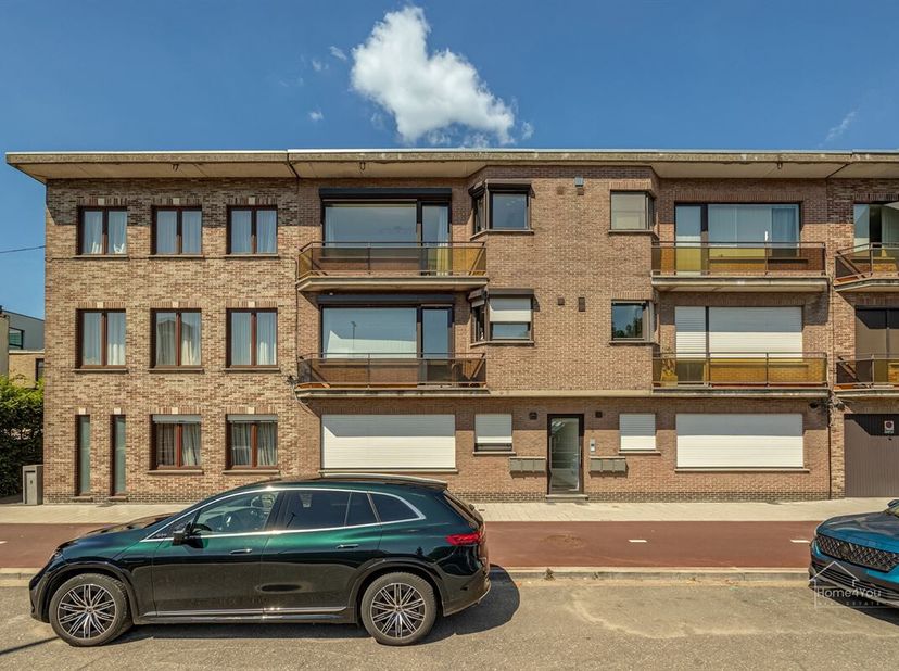 Instapklaar 2-slaapkamerappartement op toplocatie in Wilrijk<br />
Op een uitstekende ligging in Wilrijk, op de 2de verdieping, op wandelafstand van d