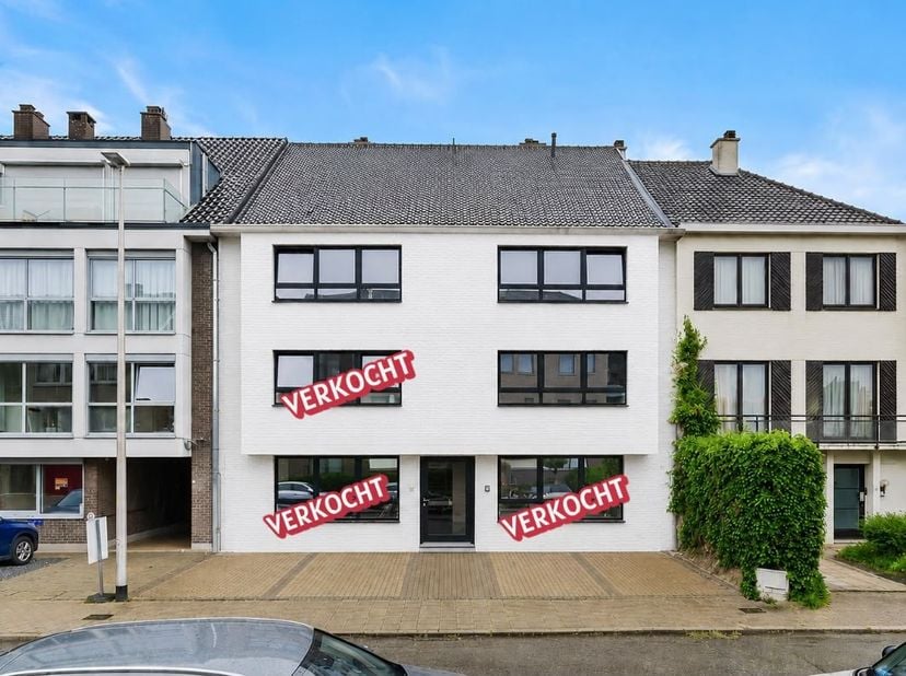Bent u op zoek naar een instapklaar appartement zonder zorgen? Dan is dit volledig gerenoveerd appartement, gelegen in de Abtenstraat 16 te Sint-Truid