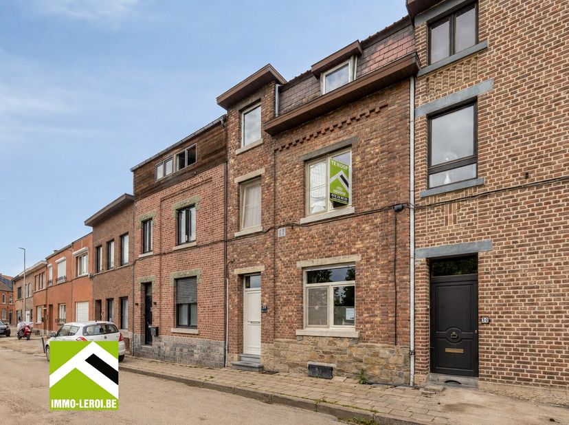 Bekijk deze woning rechtstreeks op de site van Immo Leroi: https://www.immo-leroi.be/pand/kopen-woning-tongeren/7557407.<br />
Deze charmante woning i