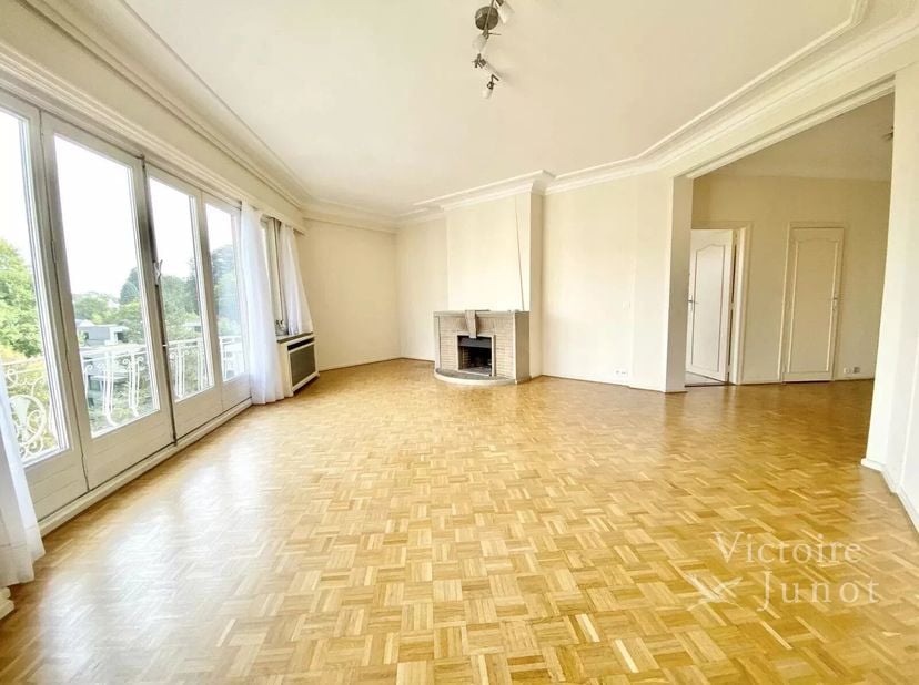 Voorgelegd door Maia Zinchenko : maia.zinchenko@victoire.be ; 0473 365 805.<br />
Victoire Junot biedt u dit mooie appartement gelegen in een klassiek