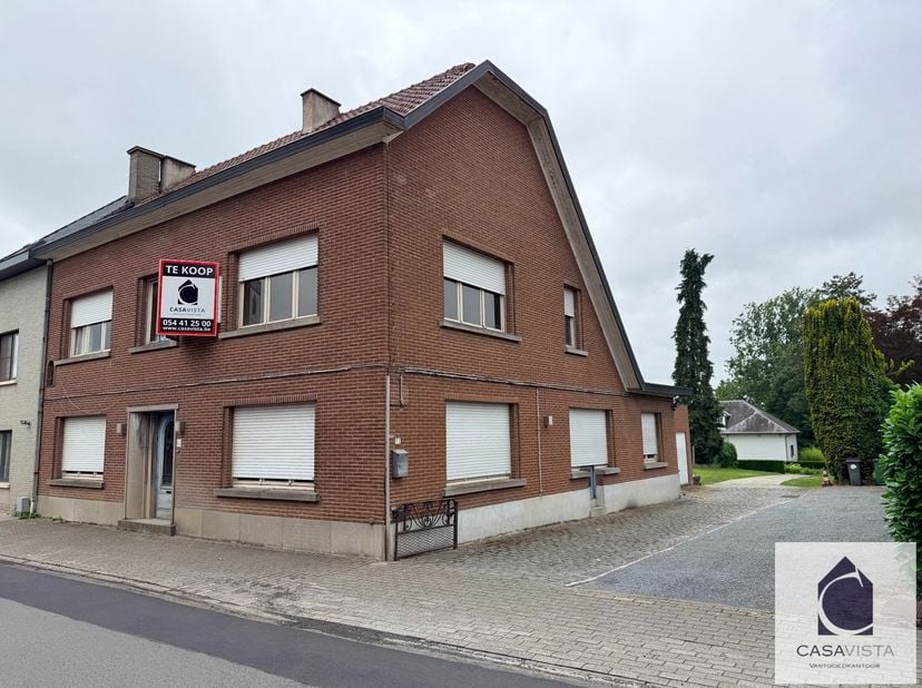 MAISON FAMILIALE À RÉNOVER AVEC 4 CHAMBRES, JARDIN ET GARAGES À GRAMMONT<br />
Vous êtes à la recherche d’une habitation offrant de l’espace et du pot