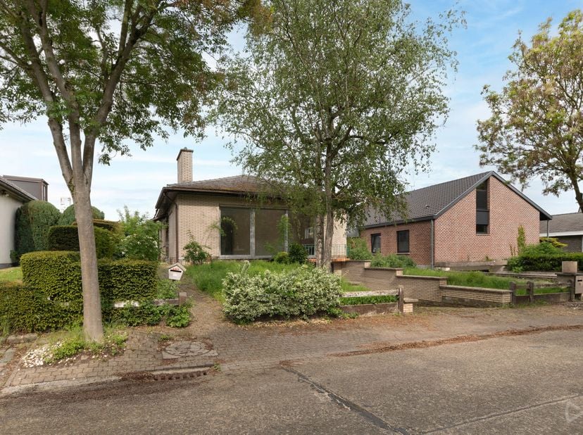 Te renoveren woning met tuin op gegeerde ligging in Nieuw Overlaar (Tienen)<br />
Bent u op zoek naar een woning die u volledig naar eigen smaak en we