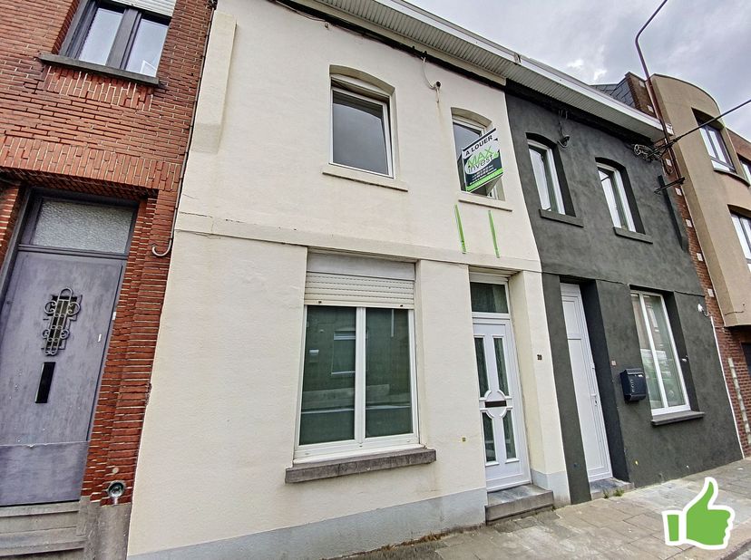 Spacieuse maison totalement rénovée avec 3 grandes chambres à Mouscron ... <br />
<br />
Deux salles de bains ! Beaux volumes et jardin !! <br />
<