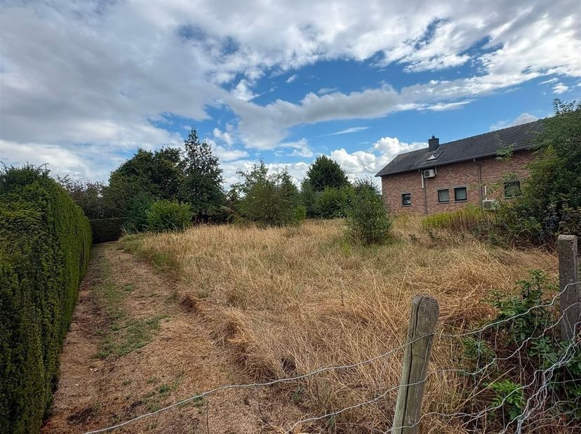 Ce terrain à bâtir est situé dans la Rijkelstraat à Tuilt, une commune de Hasselt. Il s'agit d'un quartier résidentiel et calme, composé de maisons in