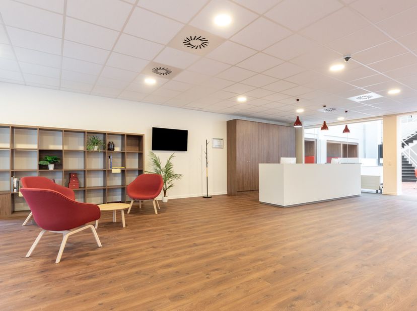 Bureaux multiservices à louer dans le bâtiment de l'entreprise à Temse situé le long de l'E17, à deux pas de l'entrée et de la sortie. En outre, le bâ