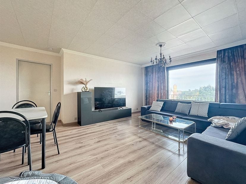 Lichtrijk 2 slaapkamer appartement (75 m²) met zeer groot terras op een boogscheut van het centrum en station Roeselare<br />
<br />
Indeling : inko