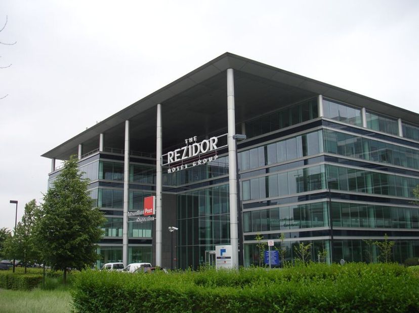 Dit prestigieuze kantorencomplex in het Leopold District van Haren biedt jouw bedrijf een gevestigde en uiterst bereikbare vestigingsplaats nabij de h