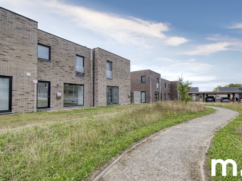 Deze stijlvolle BEN-woning combineert een rustige topligging in Kuurne met hedendaags wooncomfort en een uiterst energiezuinige afwerking. <br />
De w