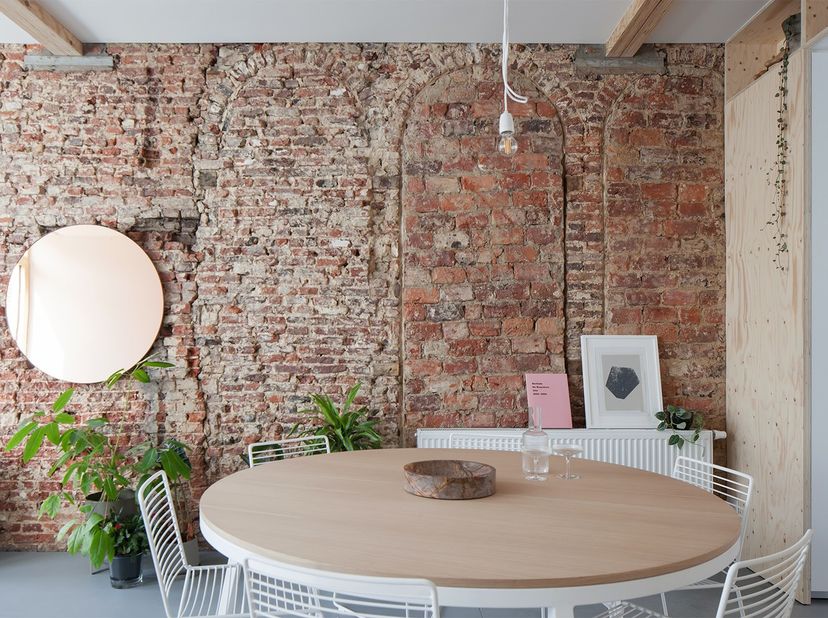 Dit aangenaam, goed gelegen&amp;nbsp;en praktisch ingedeeld appartement&amp;nbsp;werd vormgegeven door een Kortrijkse architect en beschikt over een uitzonder