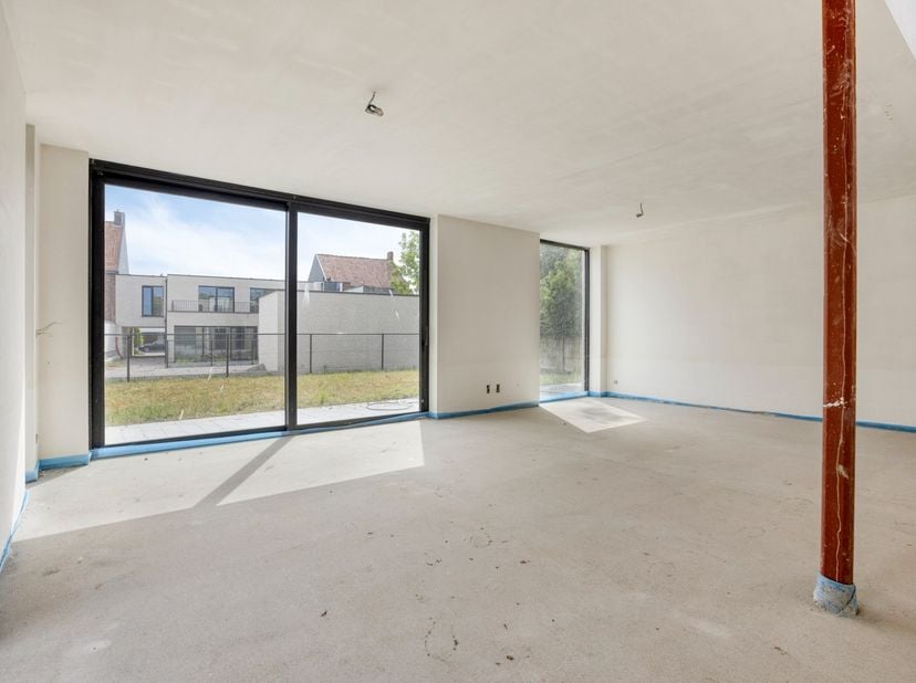 In de Onledegoedstraat in Beveren, op het einde van een doodlopend straatje, treffen we deze half-open nieuwbouwwoning met een zeer rustige ligging ma