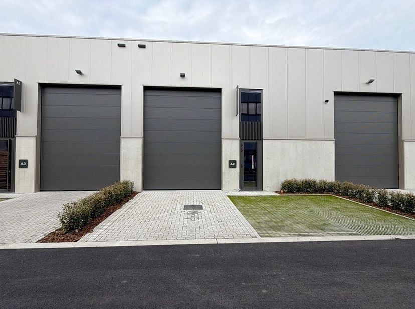 288m² nieuwbouw magazijn met 4 parkeerplaatsen in Cesar Business Park (units zijn combineerbaar tot 576m²)<br />
Ligging: in de gouden driehoek Antwer