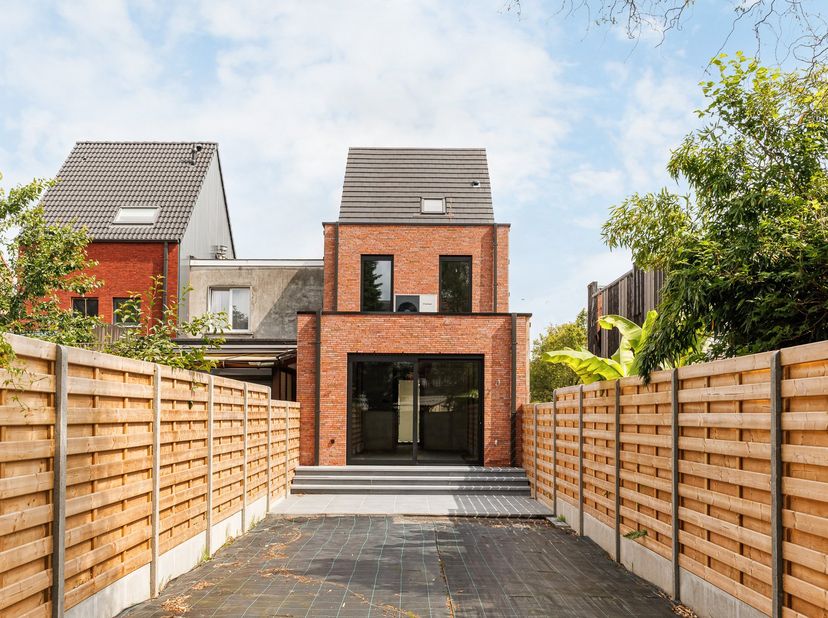 Prachtig gelegen, energiezuinige nieuwbouwwoning met 4 slaapkamers en tuin te BorsbeekBent u op zoek naar een moderne, instapklare én uiterst energiez