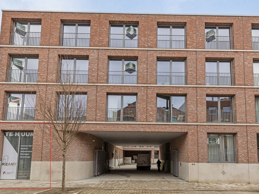 Bedrijfsvastgoed te huur in Samberstraat 8E,
                    2060 Antwerpen