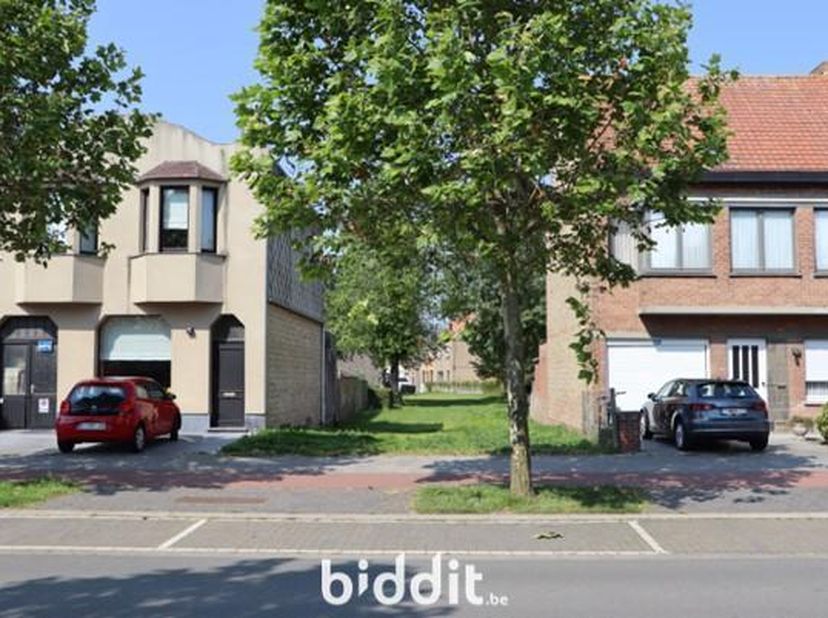 TERRAIN À BÂTIR - <br />
<br />
Terrain à bâtir idéalement situé, d’une superficie totale de 987 m². Situé dans un environnement (résidentiel) calme,