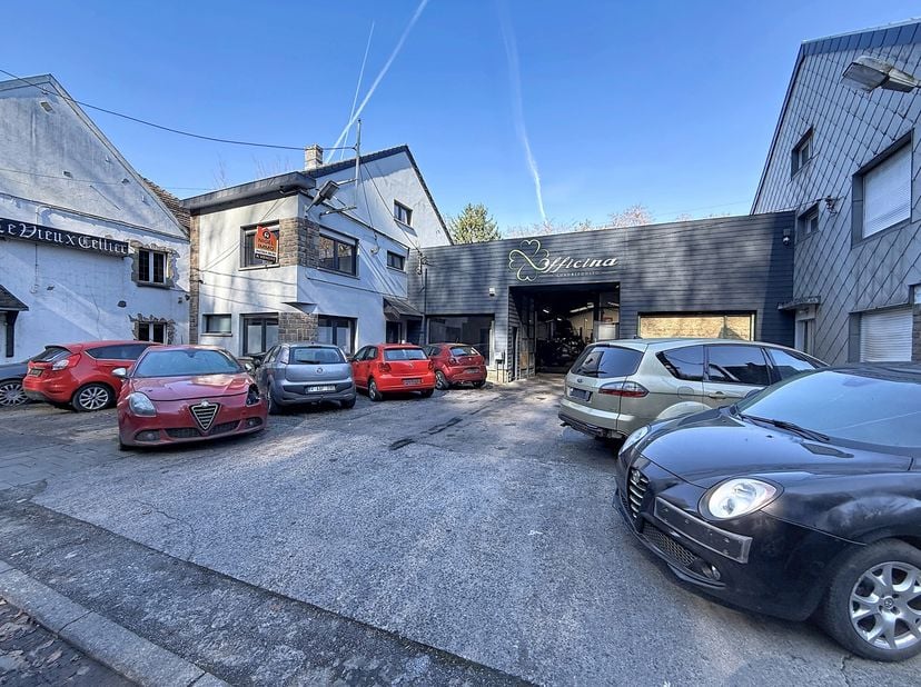 Maison d’habitation avec entrepôt indépendant – Opportunité rare (vente en un seul lot)<br />
Nigel IMMO vous propose cet ensemble immobilier unique c