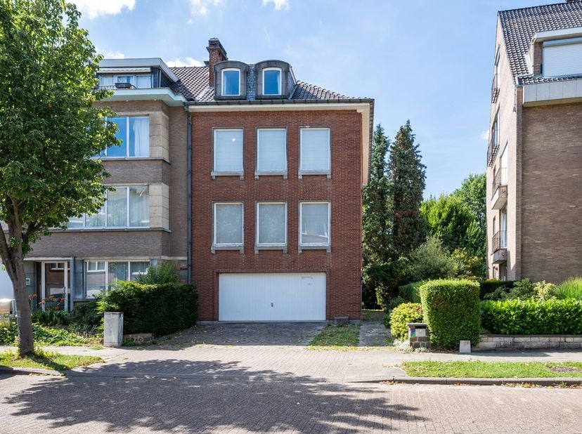 Appartement te koop in Av. des Eglantines 33,
                    1150 Sint-Pieters-Woluwe