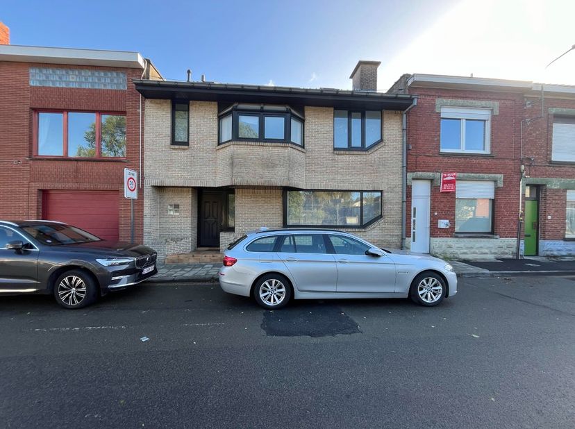 Huis te koop in Grensstraat 85,
                    8930 Menen
