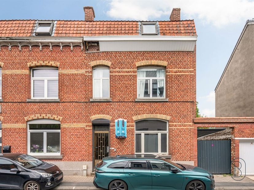 Te koop: te renoveren woning met een mooie oppervlakte van 171 m² en ideaal potentieel om een woning naar uw smaak te creëren.<br />
Ideaal gelegen na