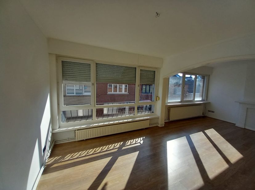 Appartement te koop in Bosstraat 19,
                    2620 Hemiksem