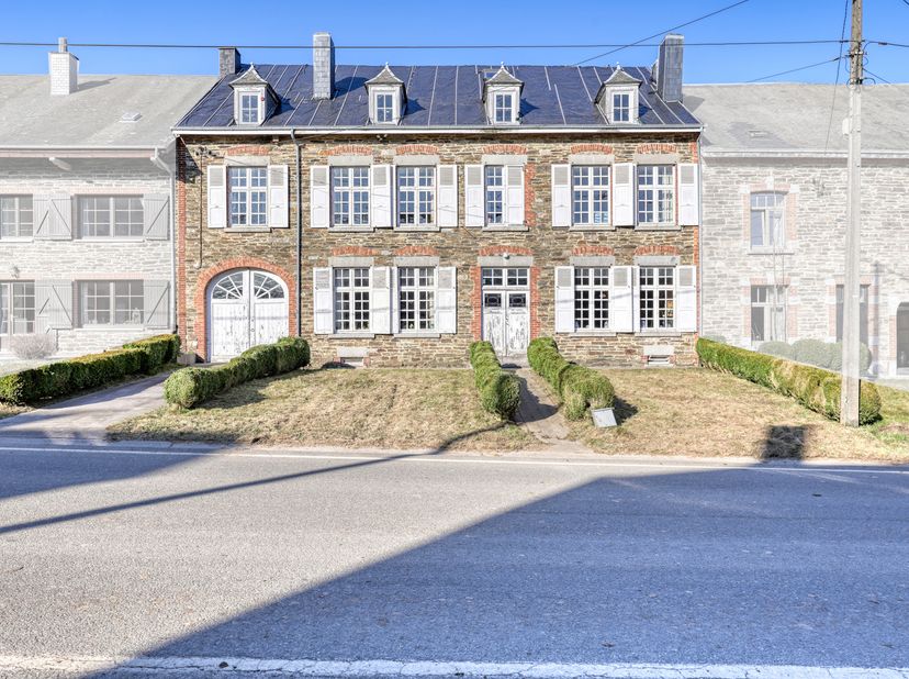 A Willerzie, petit village à deux pas de la forêt de la Croix-Scaille et de toutes les magnifiques promenades qu'offre notre belle région, cette maiso