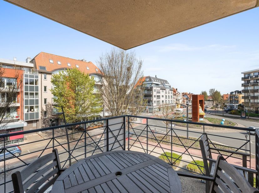 Te koop: ruim (220m²) appartement in het centrum van Koksijde, op wandelafstand van zee, duinen en openbaar vervoer. Dit appartement biedt maar liefst
