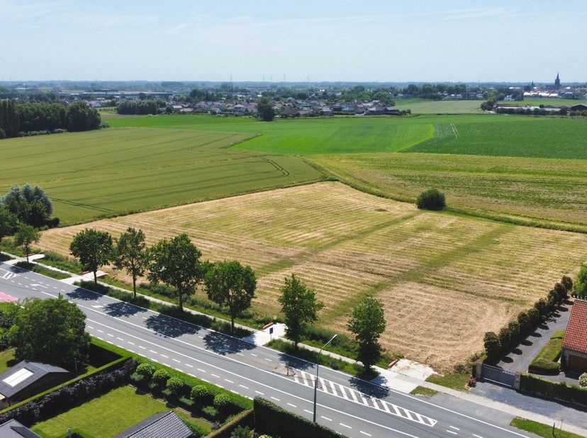 Reeds 1 van de 4 bouwloten verkocht !!<br />
<br />
Kooigem, een landelijke deelgemeente van Kortrijk waar deze bouwpercelen zich bevinden. De verkave