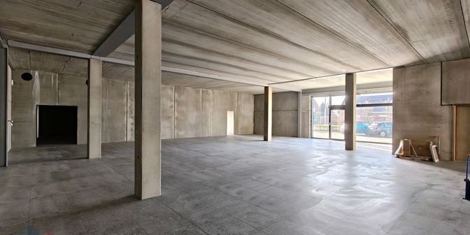 Bedrijfsvastgoed te huur in Torhoutsesteenweg 383, 8210 Zedelgem