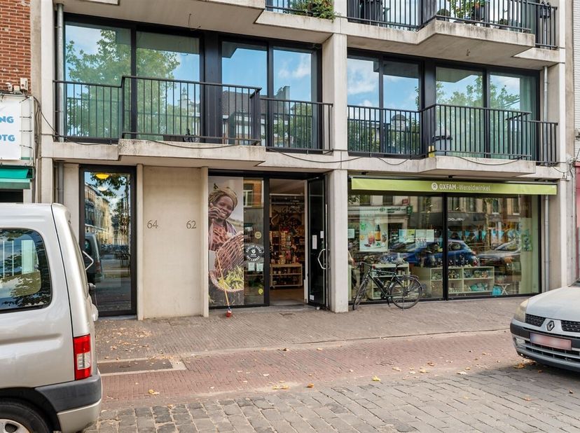 Prachtig gelijkvloers appartement (60m²) voorzien van alle comfort met prachtig aangelegde tuin (100m²) op centrale ligging te Mortsel biedt tal van m