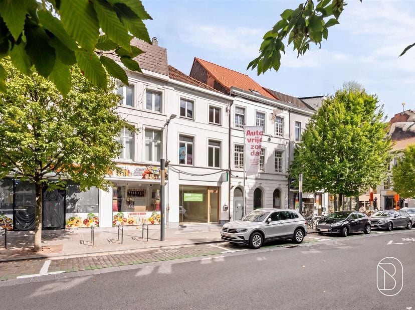 Bedrijfsvastgoed te koop in Doorniksestraat 45,
                    8500 Kortrijk