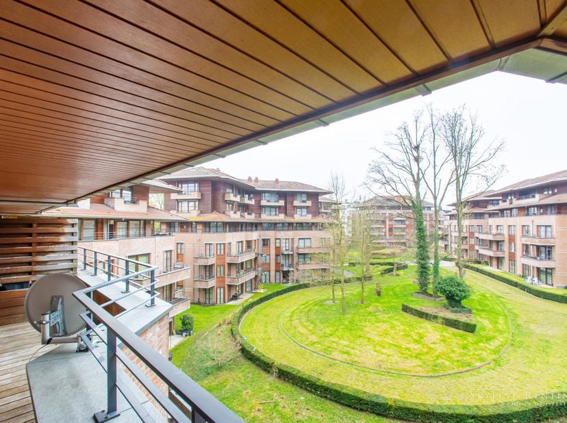 QP F 27.2 - MIN. 1 JAAR CONTRACT - Gelegen vlakbij de E411, winkels en openbaar vervoer, op de boulevard du Souverain, tegenover Val Duchesse en vlakb