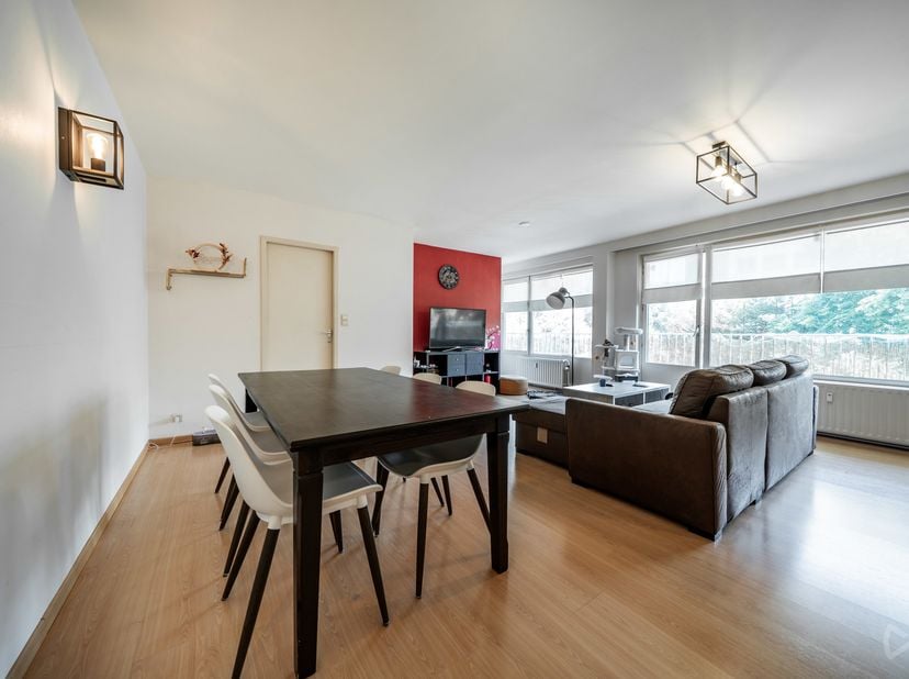 Infos &amp;amp; visites – 02 315 51 71<br />
We Invest Brussels vous présente ce superbe appartement idéalement situé Woluwedal 2 à Zaventem, au 3ᵉ étage