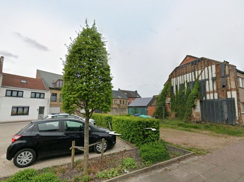 Bieden vanaf 50.000 euro. De verkoop verloopt via een biedingsprocedure via COVAST. Meer informatie over de manier van bieden en het verdere verloop v