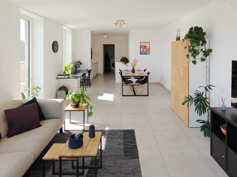 Dit lichtrijke, energiezuinige appartement (2021) heeft een ideale ligging, vlakbij het Parkbos, Technologiepark, winkels, restaurants, en de belangri