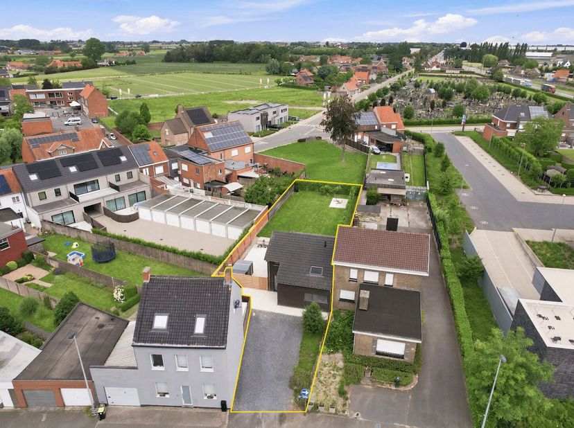 Welkom in de Wezestraat 1B te Ardooie, een energiezuinige woning met EPC-label A en een prachtige tuin. Dankzij de centrale ligging geniet u van een v