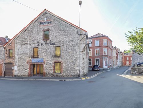                                         Commerce à louer à Bouffioulx, € 1.500
