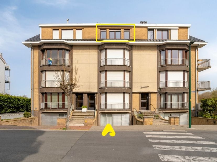 Appartement met 2 slaapkamers en zicht op de Houtsaegerduinen!&amp;nbsp;<br />
<br />
Het appartement omvat een inkomhal, lichtrijke leefruimte, ingericht