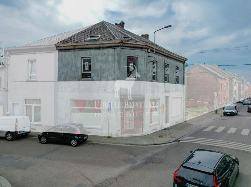 Agentschap referentie : v7170-101<br />
*** VIRTUEEL BEZOEK: https://fr.envisite.net/0vm101<br />
Zeer mooi gerenoveerd appartement in een klein gebou