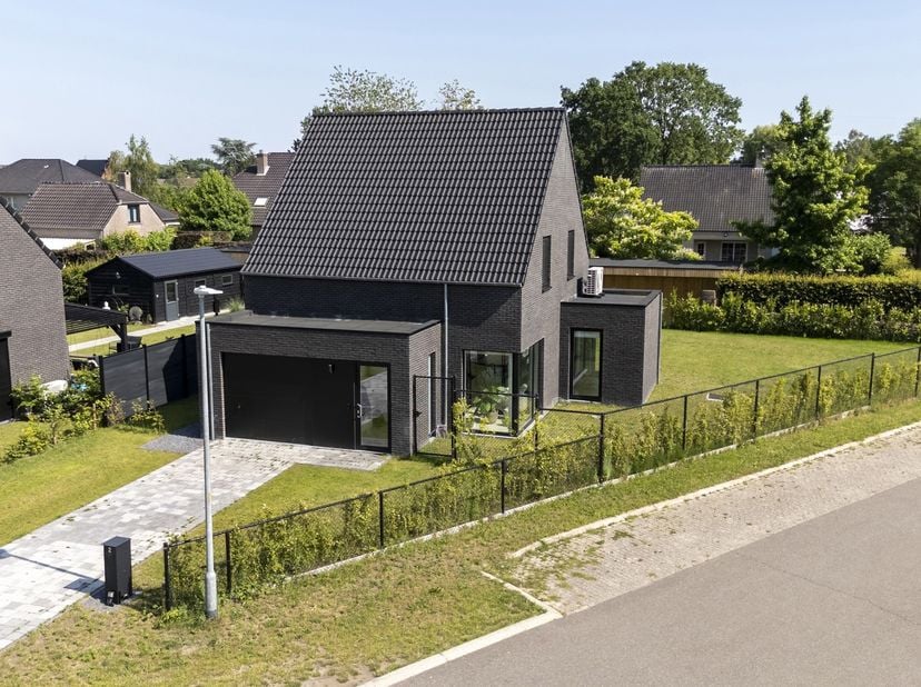 !! WONING TE KOOP AAN REGISTRATIERECHTEN !!<br />
Hoogwaardig afgewerkte, quasi-nieuwbouwwoning (open bebouwing) in rustige Mol Rauw, nabij natuur ron