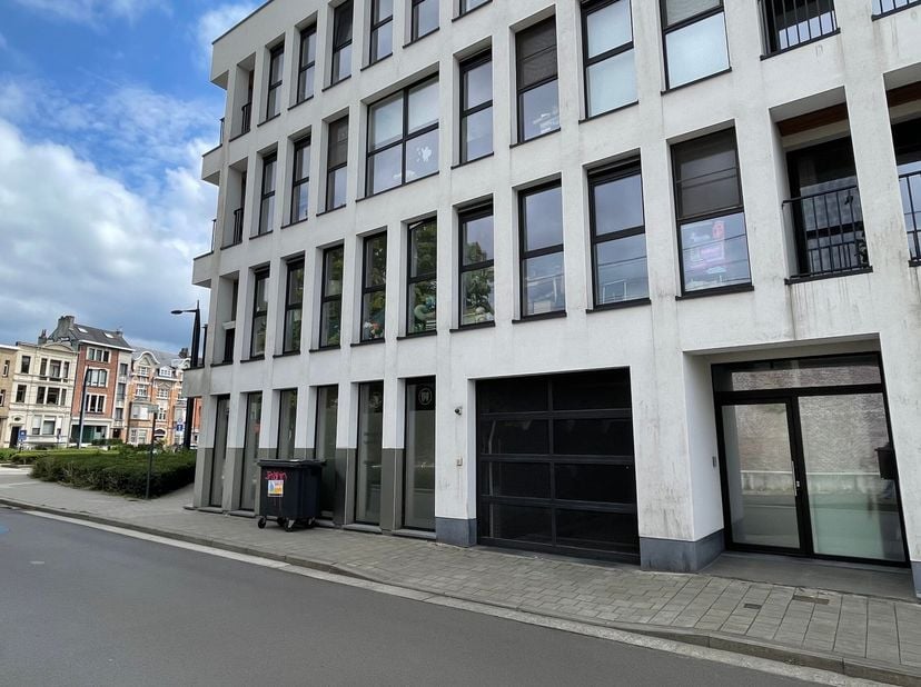 Ce parking couvert est situé à un emplacement stratégique dans la Sint-Denijslaan à Gand, un excellent point de départ offrant des liaisons faciles ve