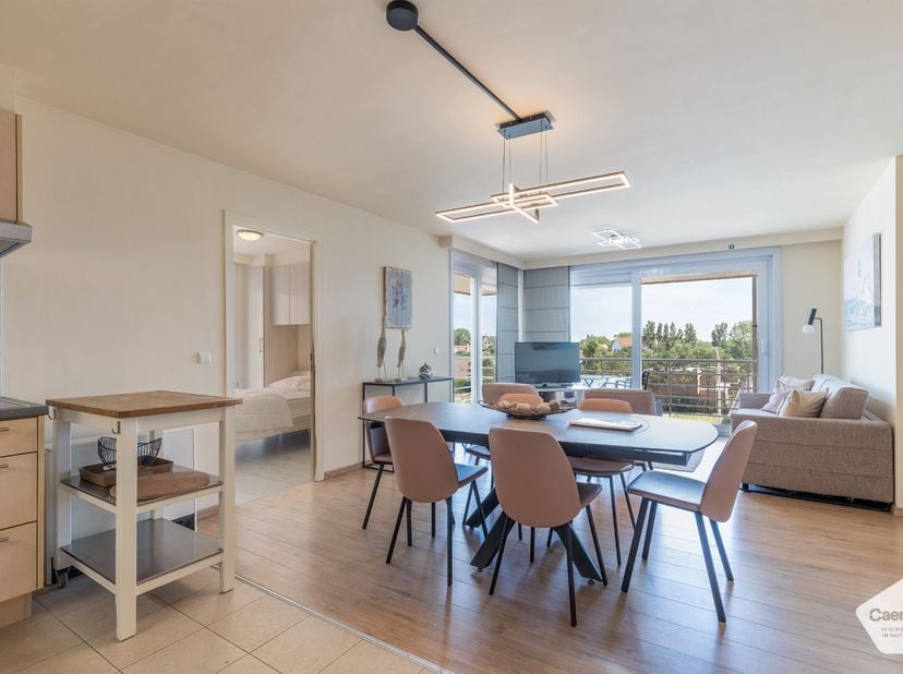 Dit lichtrijke hoekappartement bevindt zich op de vierde verdieping van de residentie Apollo X te Nieuwpoort-Bad.<br />
Dankzij de uitstekende ligging