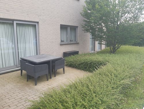                                         Gelijkvloers app. te huur in Merelbeke, € 1.000
