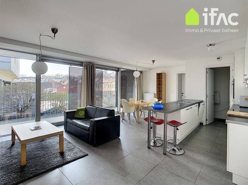 Goed gelegen, recent en gemeubeld appartement met luxe afwerking in residentie Klaverblad te Leuven. <br />
<br />
Op de eerste verdieping: inkomhal