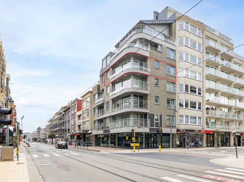 De Panne: modern 2-slaapkamerappartement met zeezicht te koop! Dit recent en ruim appartement is gelegen in de kleinschalige residentie Condor Beach,o