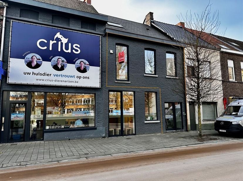 Ruim en volledig nieuw duplexappartement in centrum Oudenaarde.<br />
Op de benedenverdieping van het appartement is er plaats om fietsen te stallen.<