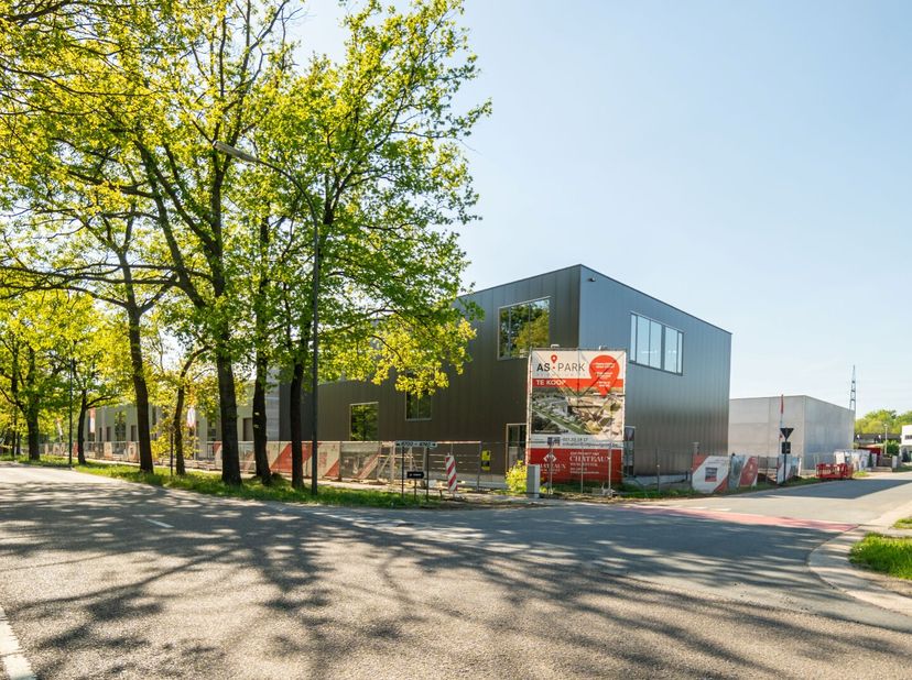 Bedrijvensite "ASPARK" - KMO UNIT 20 - 295 m²<br />
Het bedrijvenpark "ASPARK" bestaat uit 31 kwalitatief hoogstaande KMO-units met complementaire kan