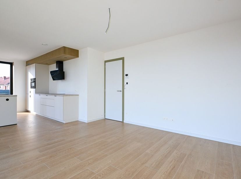 Dit moderne nieuwbouwappartement van 92,4 m², gelegen op de eerste verdieping, combineert ruimte, comfort en een hoogwaardige afwerking. Het apparteme